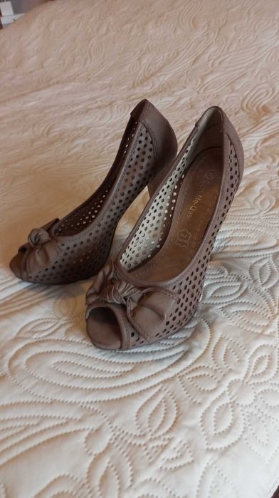 Sapato de salto alto