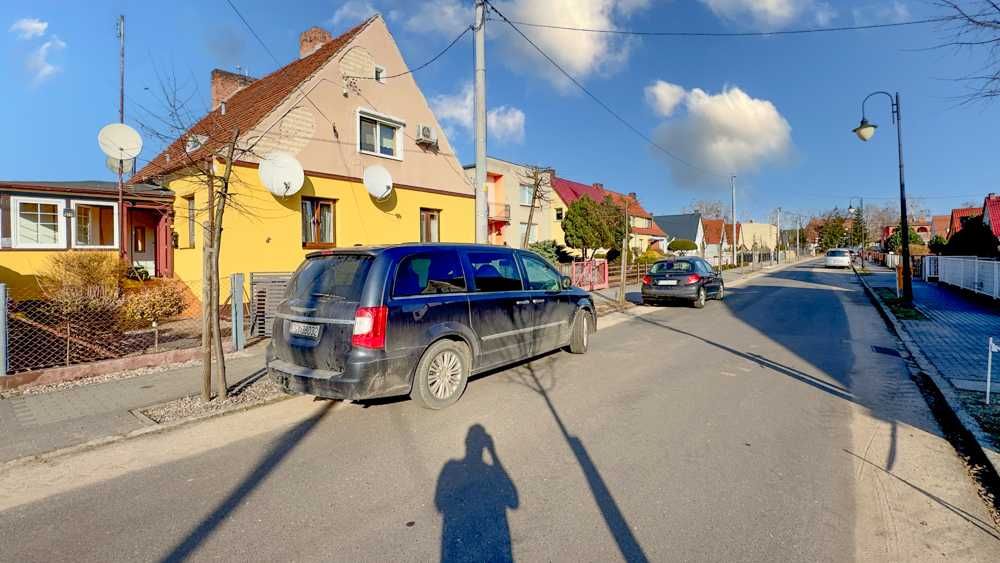 Twój Azyl w sercu Regionu Kozła-Parter domu z 5 pokojami ogród, garaże