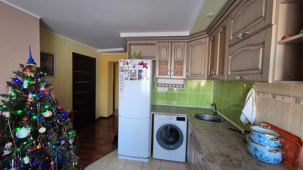 Продам гарну трикімнатну квартиру р-н Шкільний.