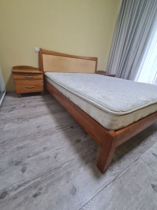 Ліжко двоспальне з ортопедичним матрацом на ламелях