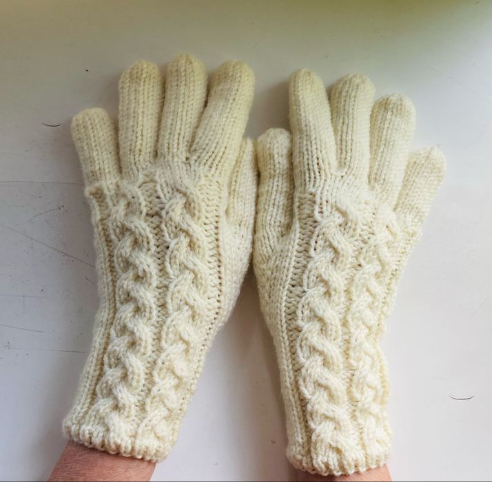 Вязані рукавички для жінок