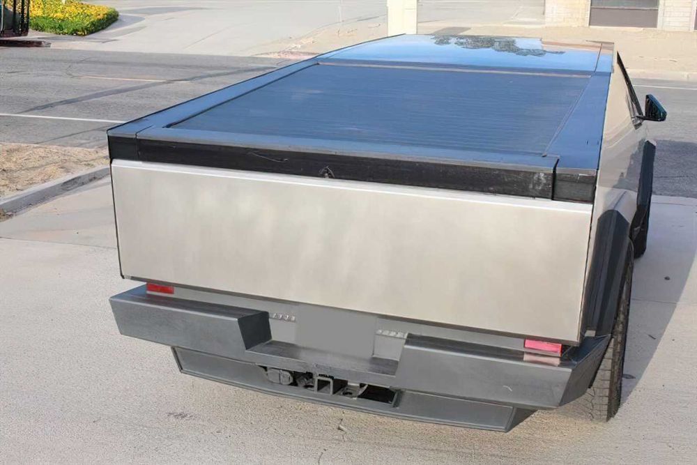 Tesla Cybertruck      2024