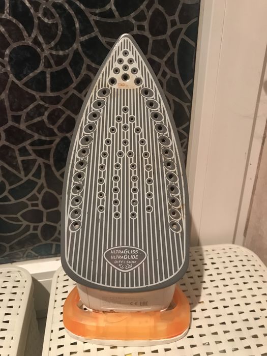Дві праски електричні Elenberg i Tefal