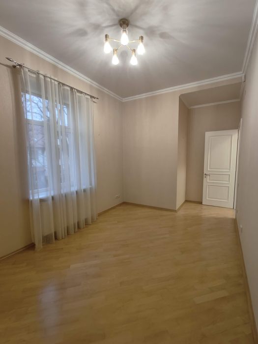 Продаж квартири на Коновальця у Львові