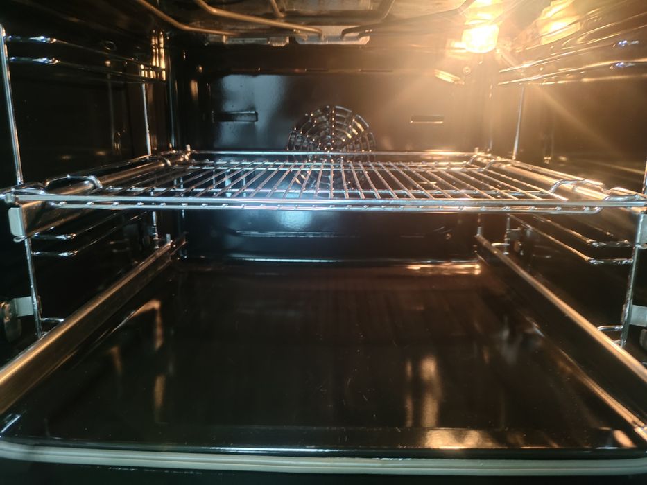 Духова піч під вмонтування, під забудову з Європи Bosch.