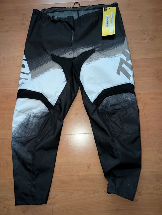 Calças de enduro da marca THOR