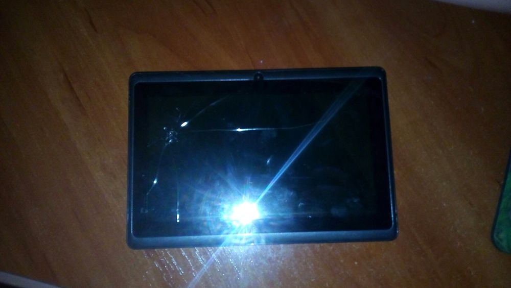 Планшет на деталі або під відновлення