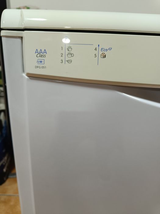 Máquina loiça Indesit Clase AAA