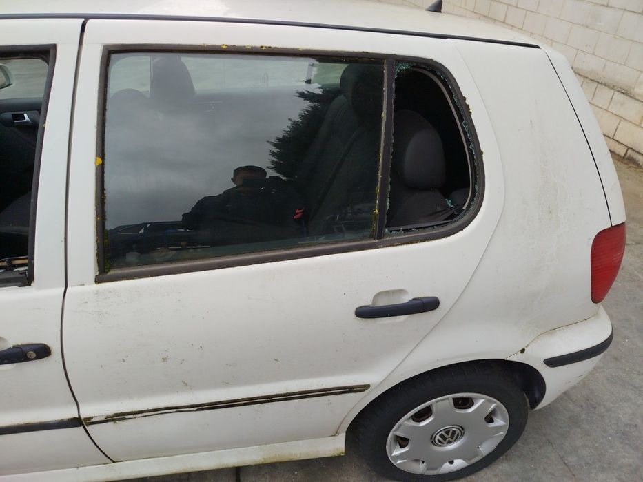 Porta trás esquerda VOLKSWAGEN Polo (6N)