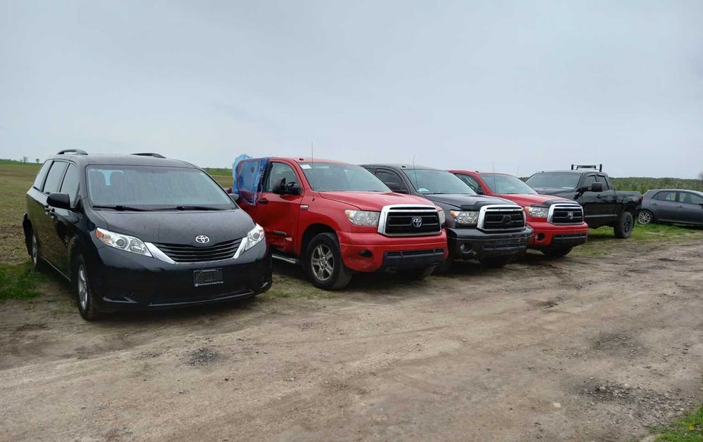 Toyota FJ Cruiser Бампер деталь разборка тойота запчастини