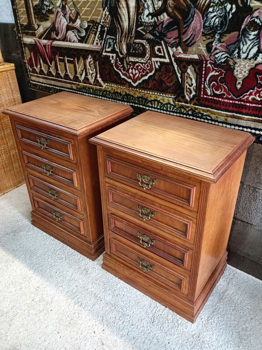 Mobiliário Quarto de casal vintage, cama, comoda com espelho e duas me