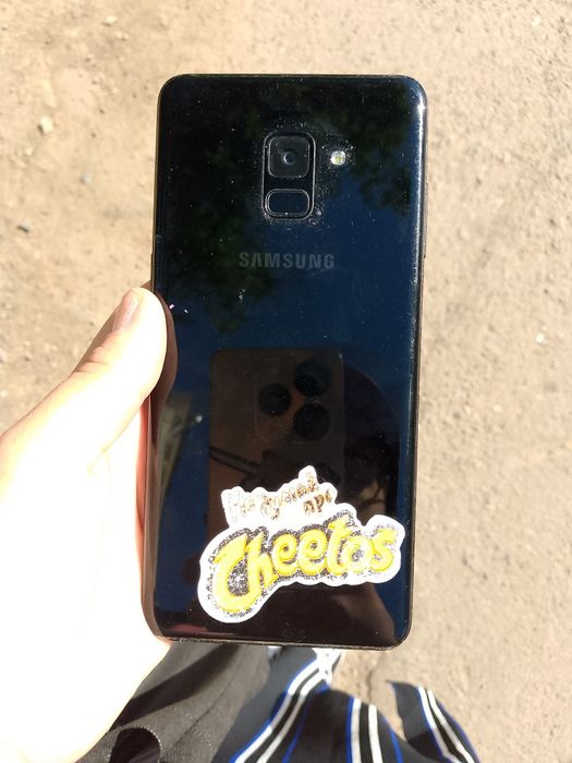 Телефон разом із чехлом