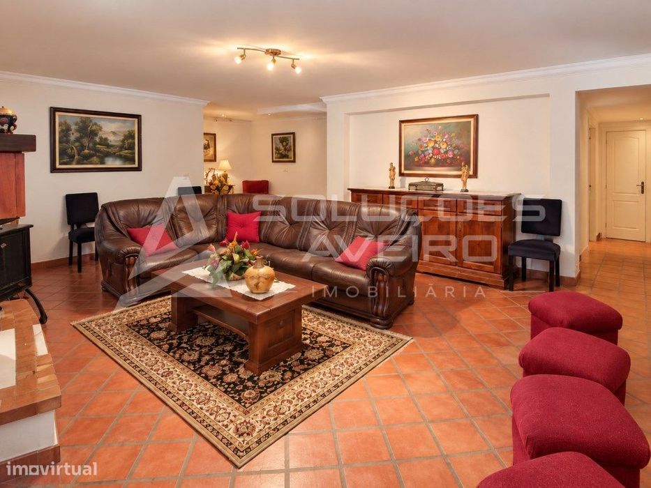 Moradia T4+1 | Piscina Coberta | Ginásio | Dois Lotes Urbanos | Cen...