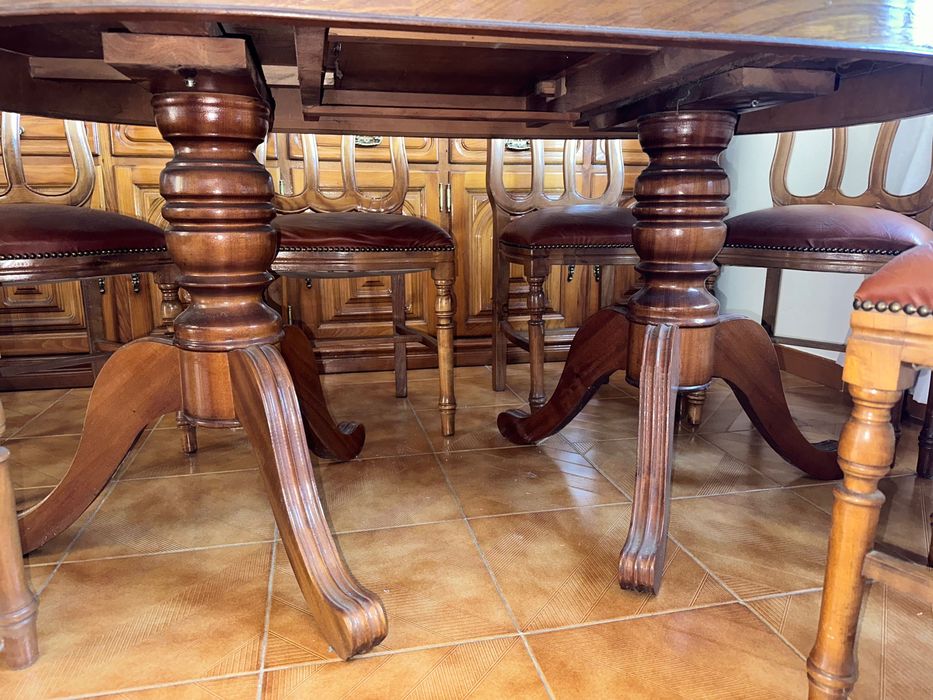 Cadeiras e mesa expansiva64739399298945122