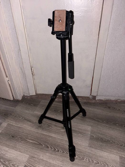 Продам 2 штативи для фотокамери .