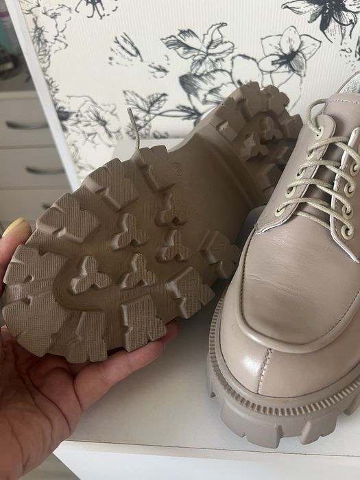 Продам ботиночки туфли