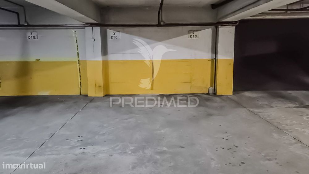 Apartamento T3 totalmente remodelado, situado na prestigiada Estrad...