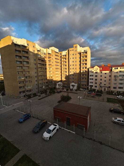 Продам квартиру в Хлебодарском в новом кирпичном доме, средний этаж