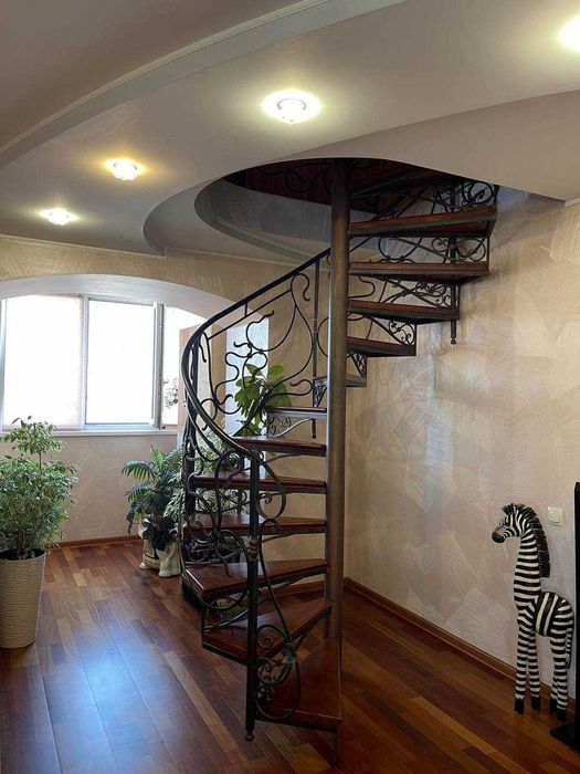 Продаж дворівневої квартири з ремонтом