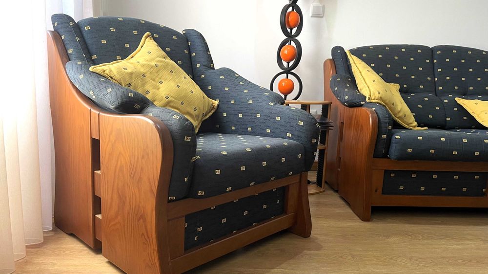 RESERVADO! - Conjunto de Sofá-Cama + 2 Cadeirões — Excelente Estado
