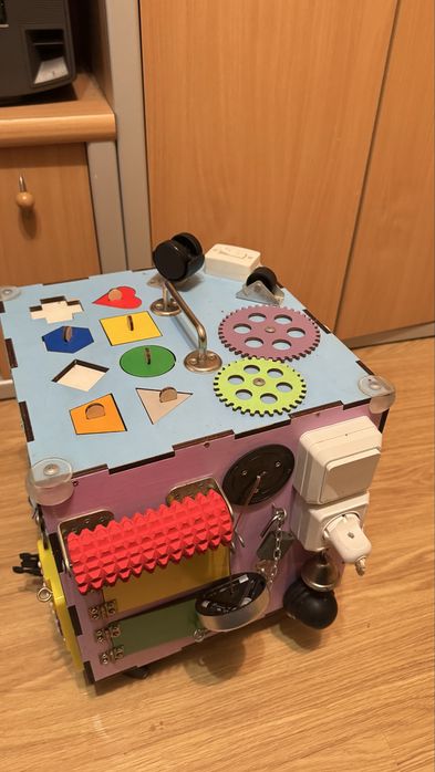 Бизикуб детский б/у