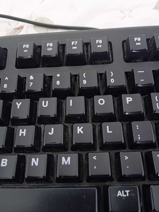 Vendo conjunto de 2 teclados USB, ambos totalmente funcionais