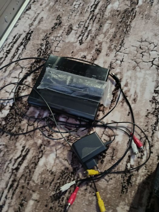 Телевизор LG 70 диагональ возможно с приставкой Т2