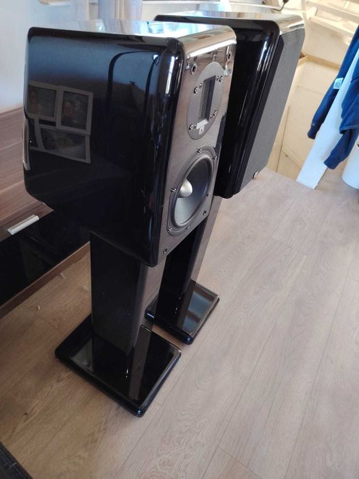 XTZ 99.26 Kolumny ze stendami.
