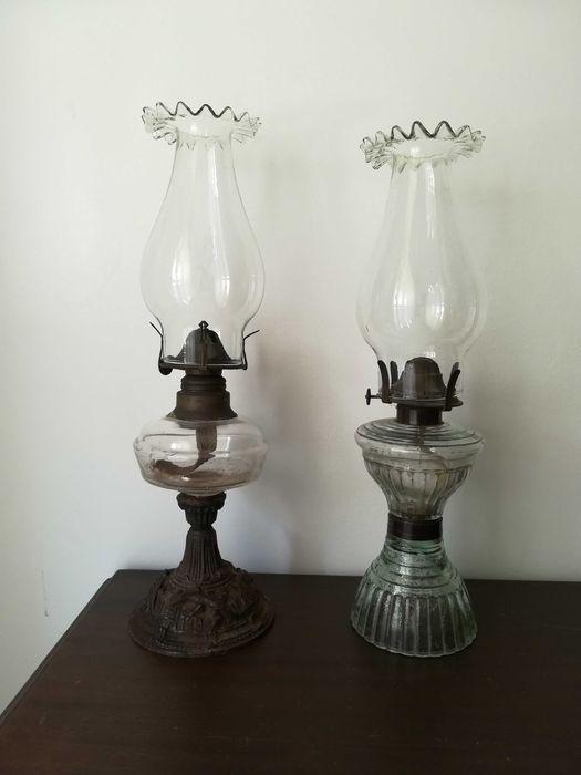 Antiguidade_dois Candeeiros a petróleo || um candeeiro vintage