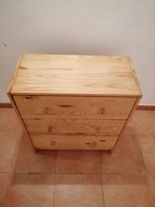 Cómoda em madeira excelente estado 3 gavetas