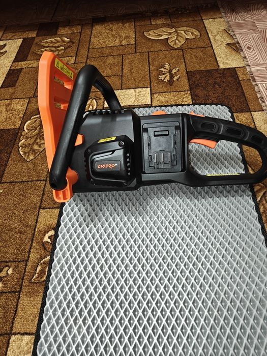 Ланцюгова пила акумуляторна Дніпро м dcs-201bc