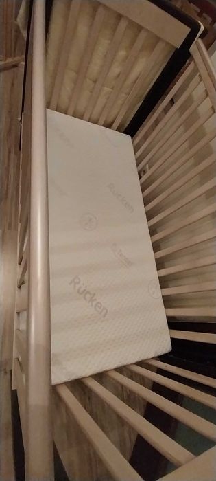 łóżeczko drweniane dla niemowląt i dzieci