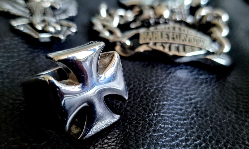 Efektowny sygnet pierścień Motörhead motocyklowy Harley chopper krzyż