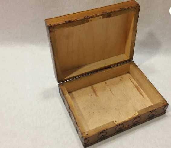 Bardzo stara piękna szkatułka