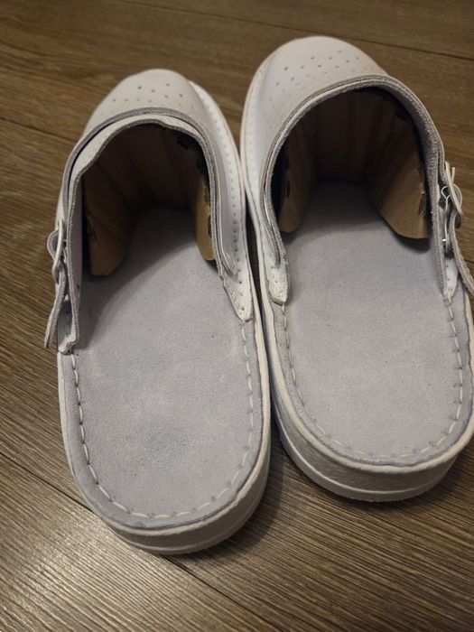 Nowe klapki medyczne 42