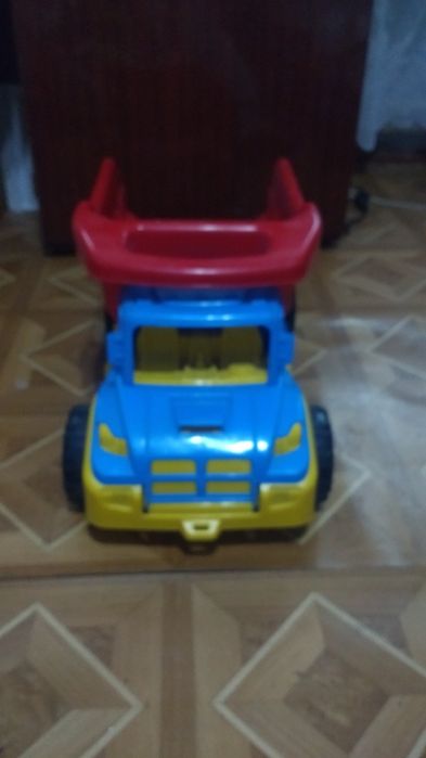 Продам детский самосвал