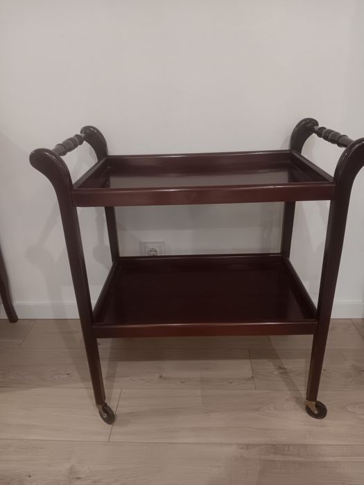 Carrinho de madeira com rodas