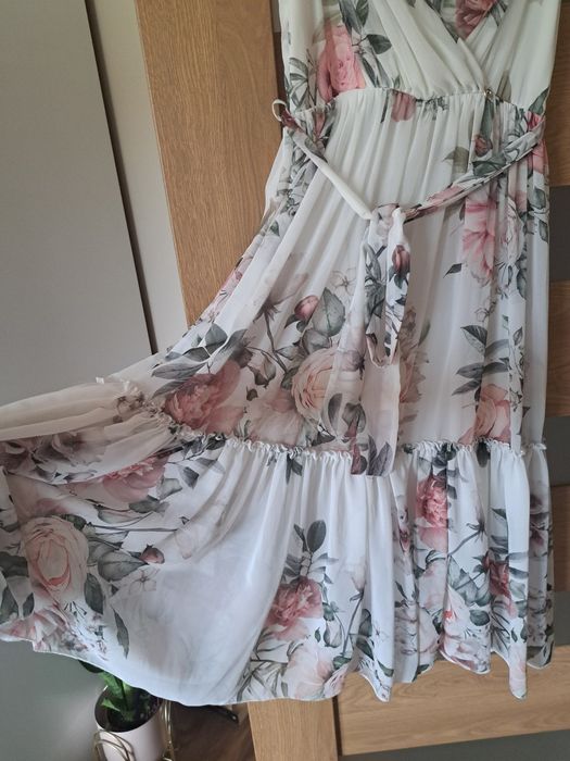 Zwiewna sukienka w kwiaty