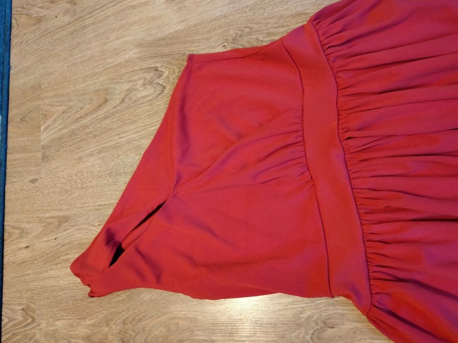 Czerwona sukienka długa