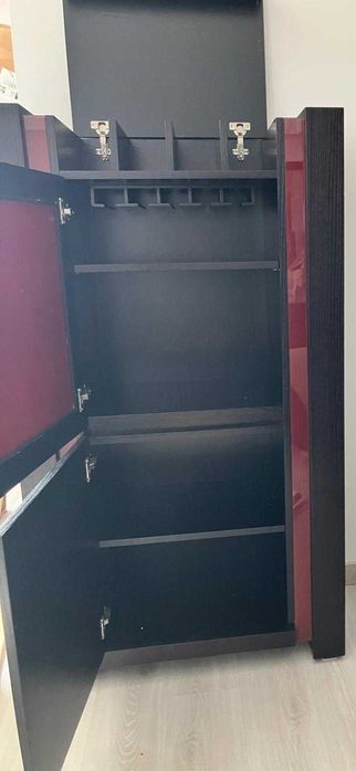 Mesa de Jantar com 4 cadeiras e 1 Móvel de apoio