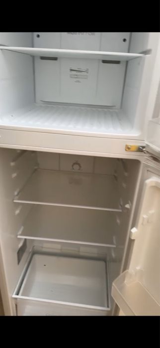 Para desocupar, frigorifico em otimo  estado