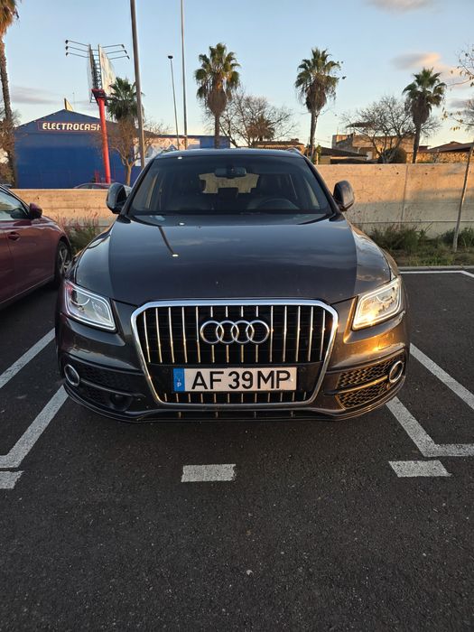 Audi Q5 S line .