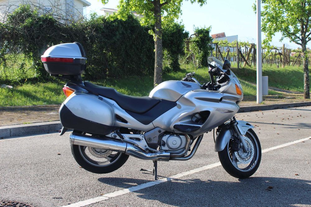 Honda Deauville 650V (2005) – Apenas 36.000km
