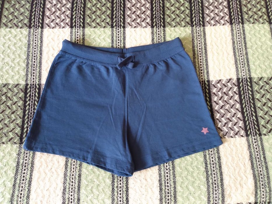 Sprzedam NOWE granatowe krótkie spodenki (2 pary) rozmiar 164 SMYK