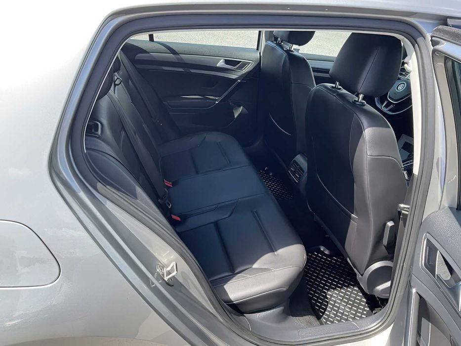 Volkswagen e-Golf SE      2019
