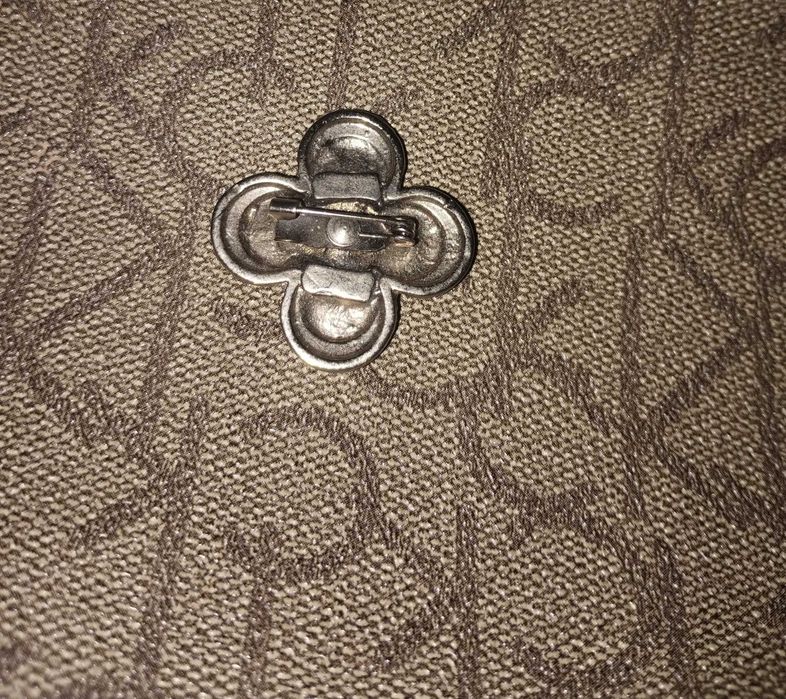 Вінтажна брошка гарна