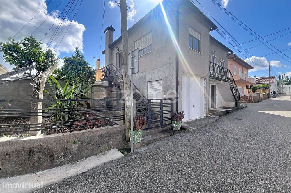 Moradia T4 com jardim e espaço exterior