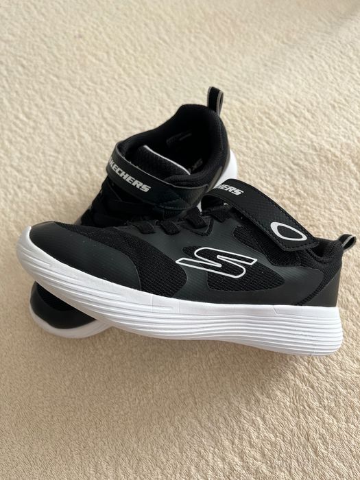 Кросівки Skechers, розмір 33,5