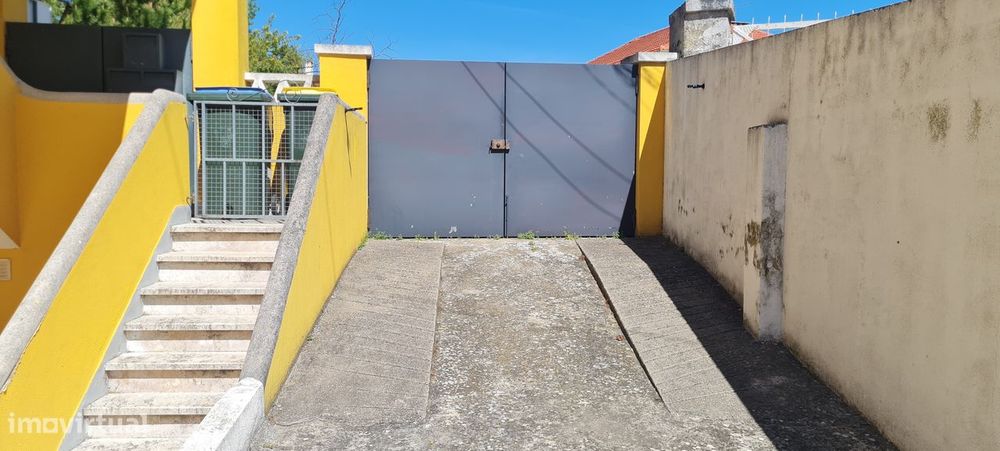 T2 em Olivais com jardim e cozinha separada