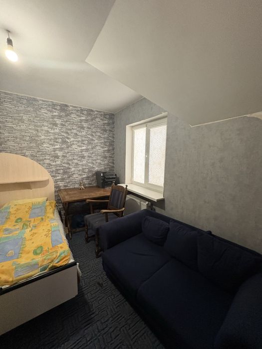 Продам частину будинку на Олега Антонова( Максима Шимка)